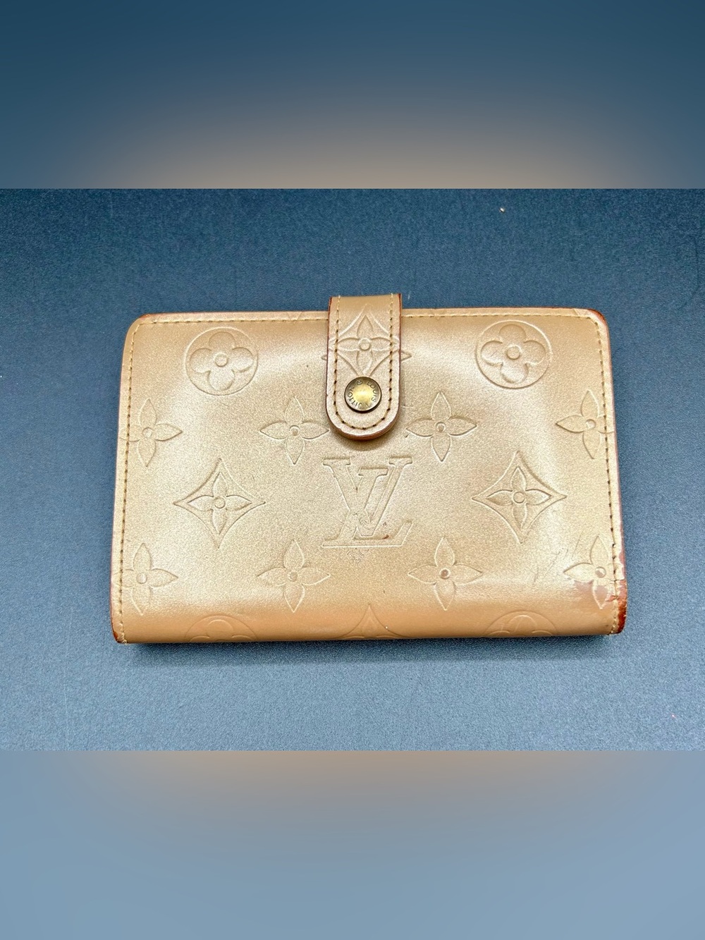 LOUIS VUITTON Monogram Vernis Frame/Kisslock Wallet Beige-Metallic.